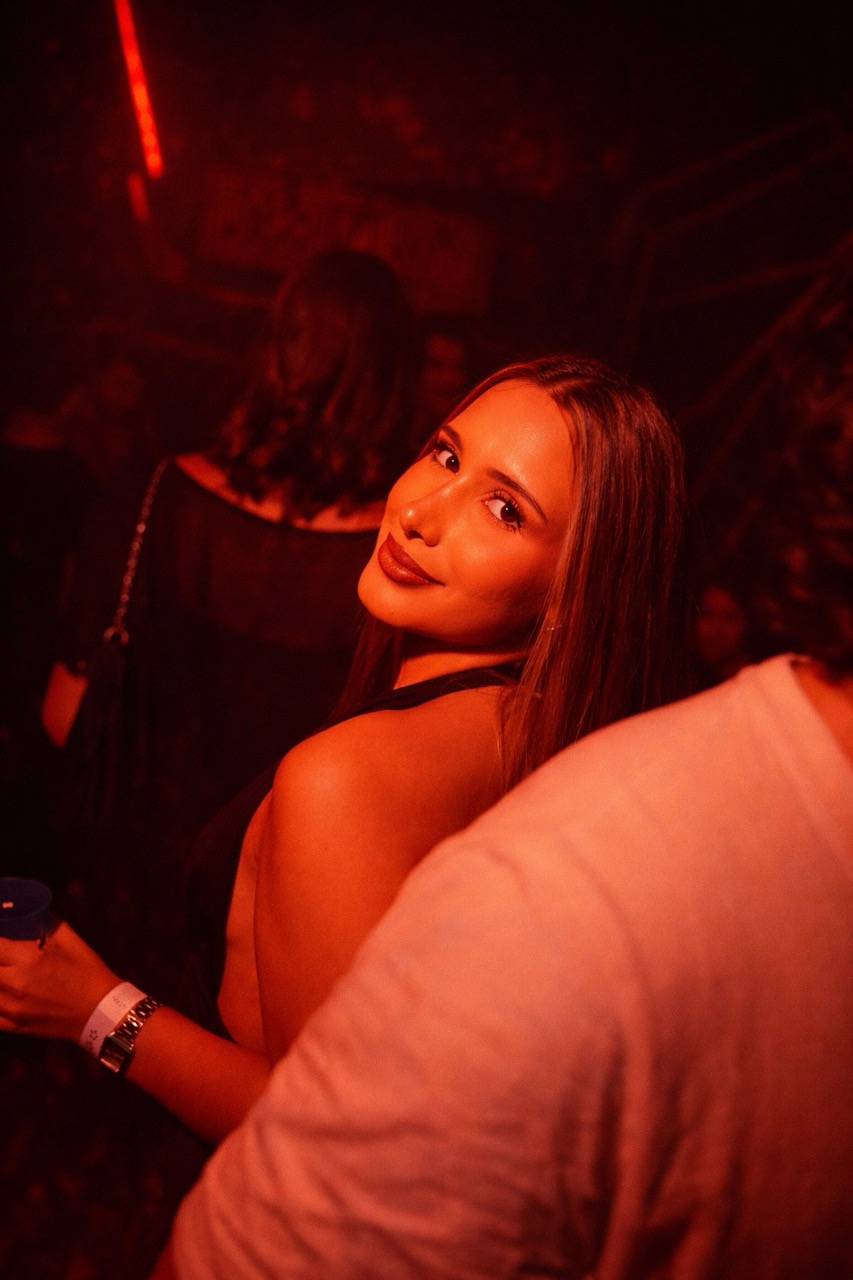 Bellaqueo Lab — experiencia de evento premium